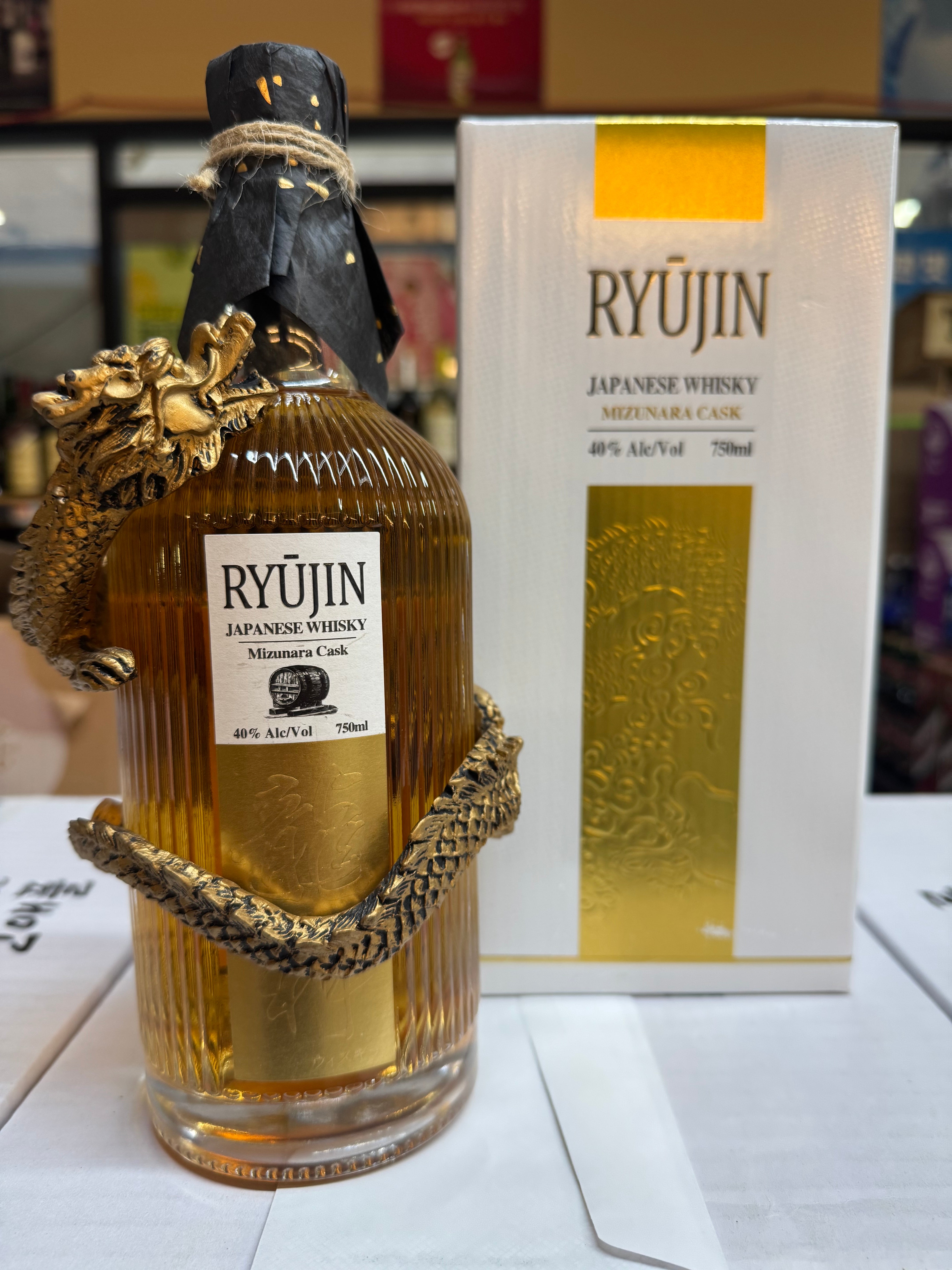 Ryujin Jap Whiskey with Resin Dragon 750mlx6
