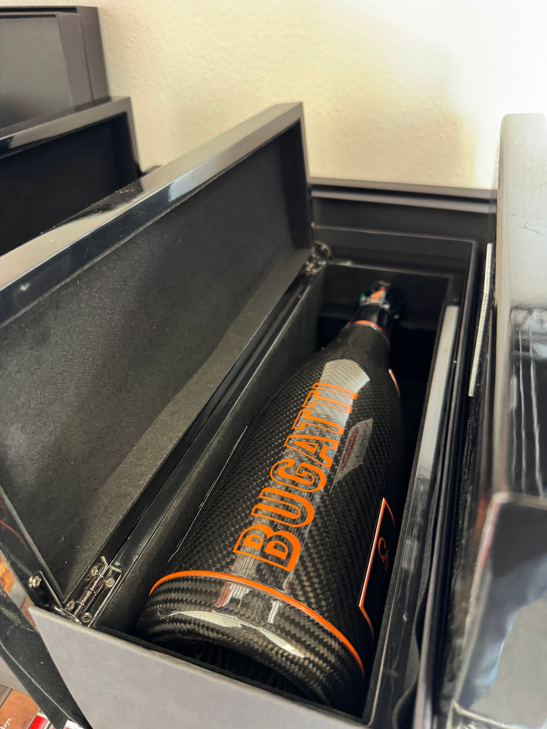 Bugatti Sparkling Wine Gift 750x1